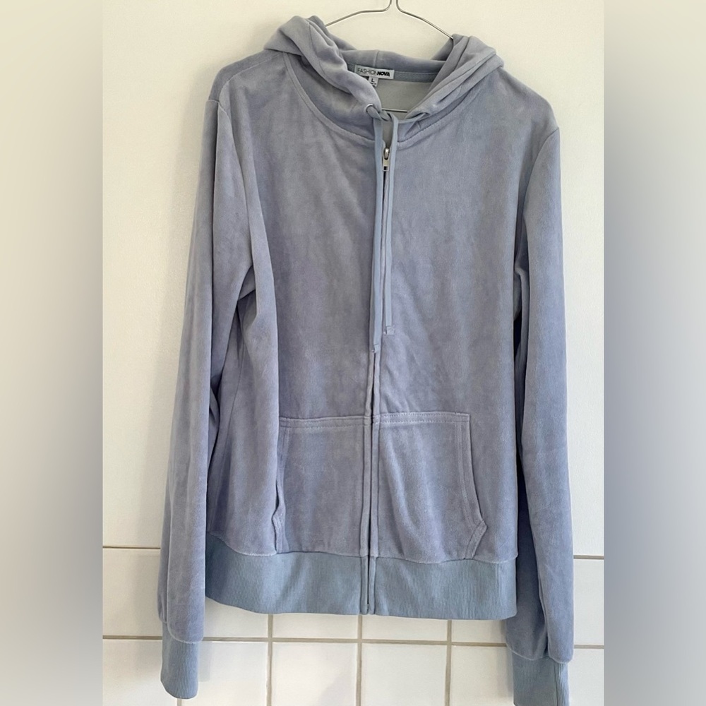 FASHION NOVA Soft Light Blue Zip-Front Velour Hoodie Zip Front Size L. NWOT
